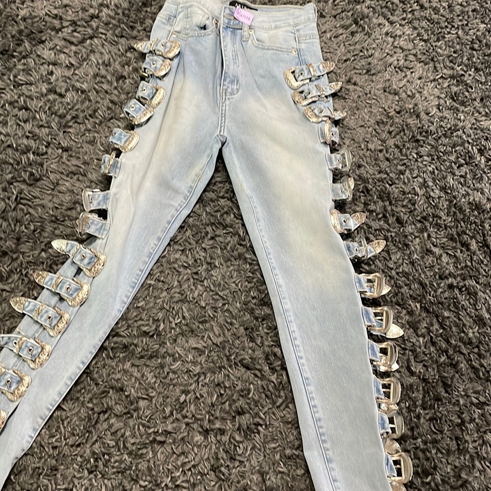 Amira Buckle Jean